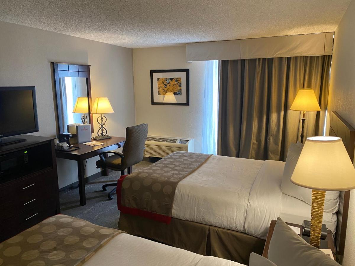 Ramada By Wyndham Albuquerque Midtown Hotel Exterior photo