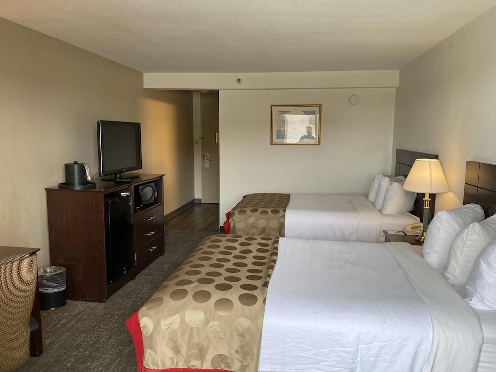 Ramada By Wyndham Albuquerque Midtown Hotel Exterior photo